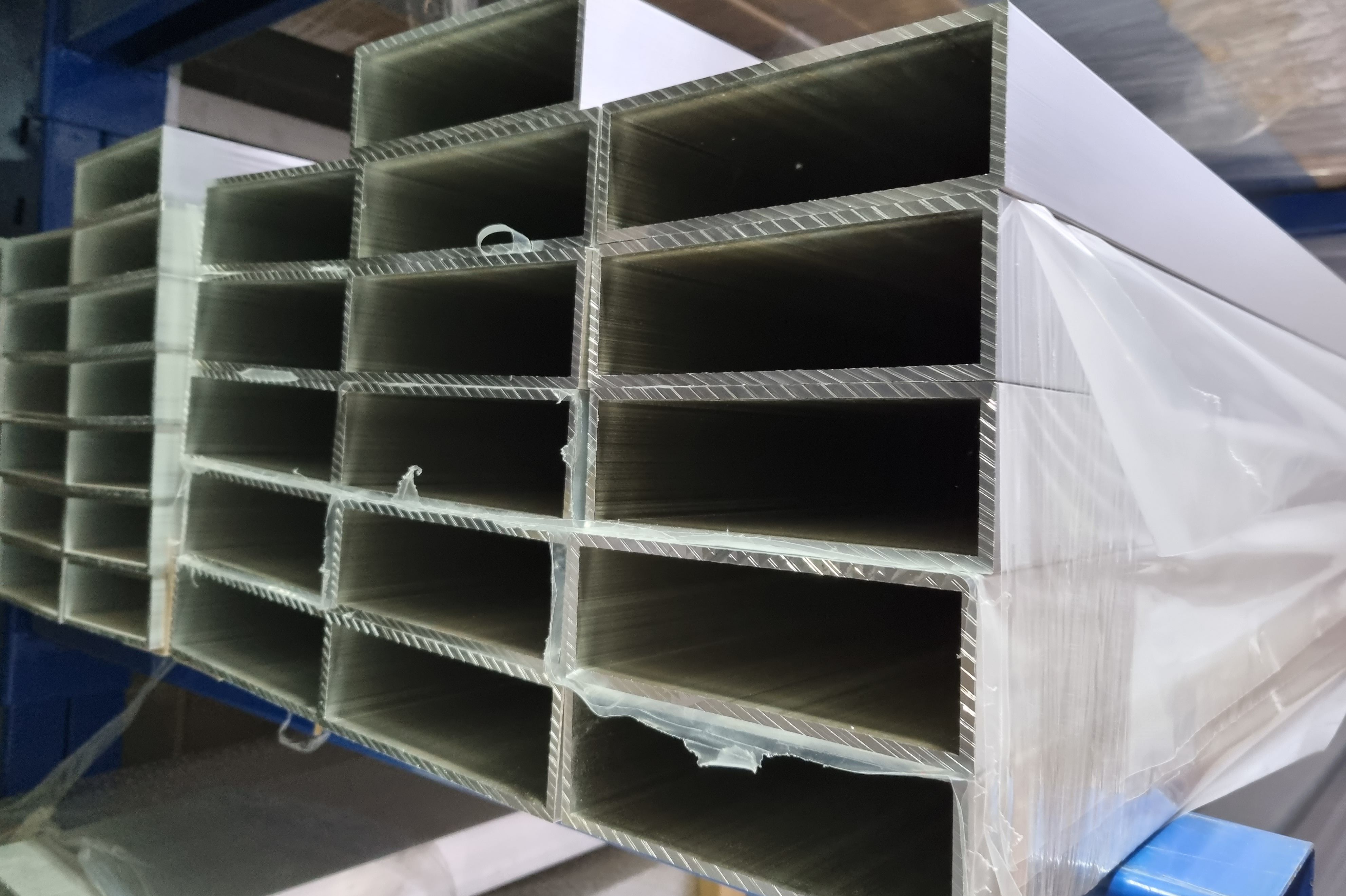 tubes rectangulaires en aluminium